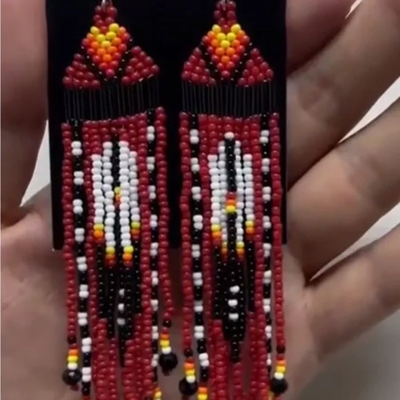 Elegant Beaded Earrings in Red and Black - Picture 2 of 2